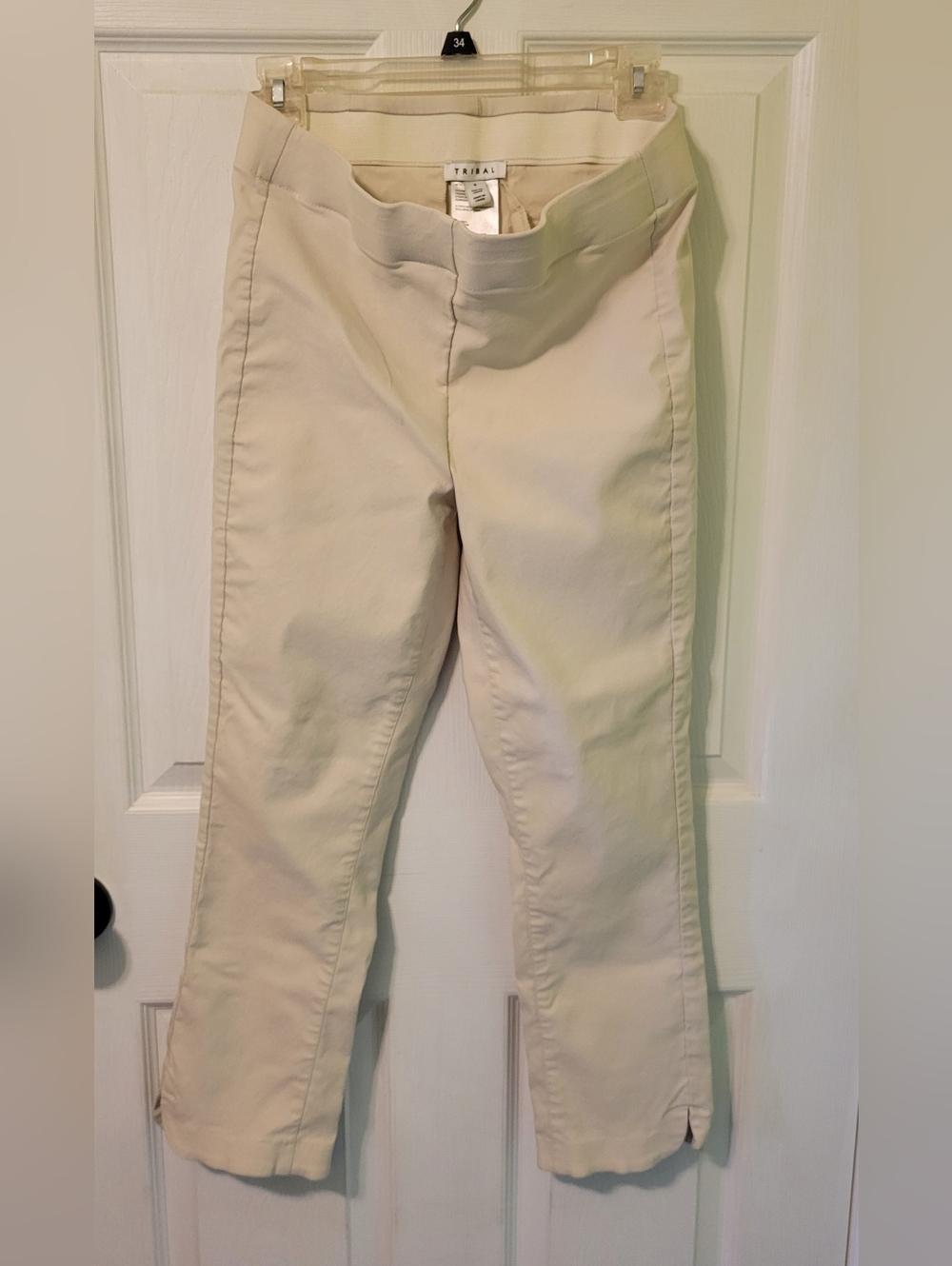 T Tahari Cream Cropped Ankle Jeans